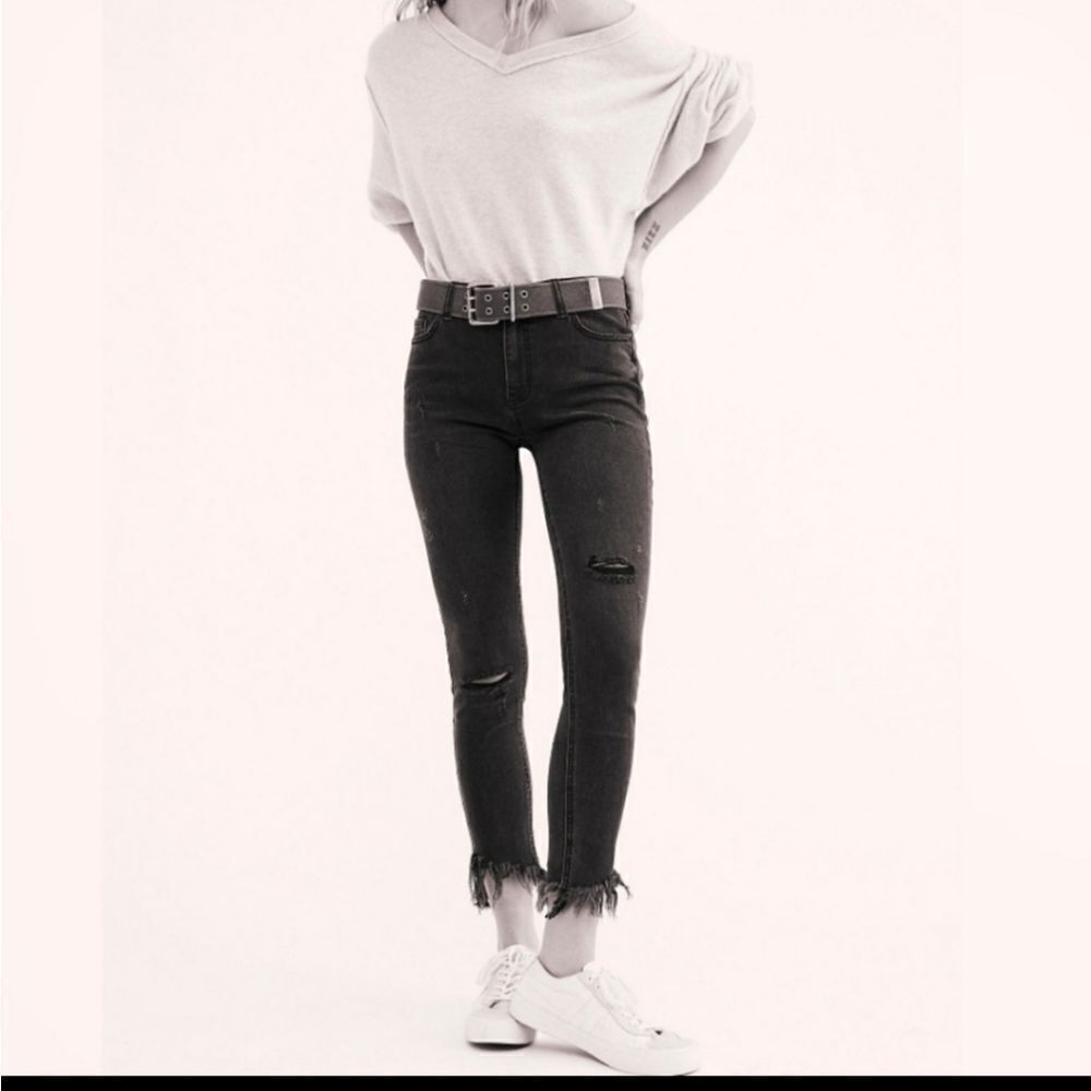 FREE PEOPLE Distressed Gray High Waisted Jeans Size 26